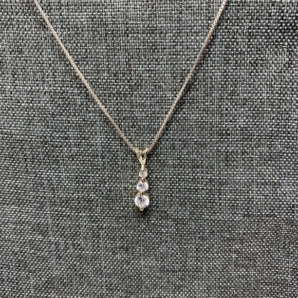.925 Box 1mm Chain With .925 CZ Pendant. Preowned. (570) - Picture 3 of 5